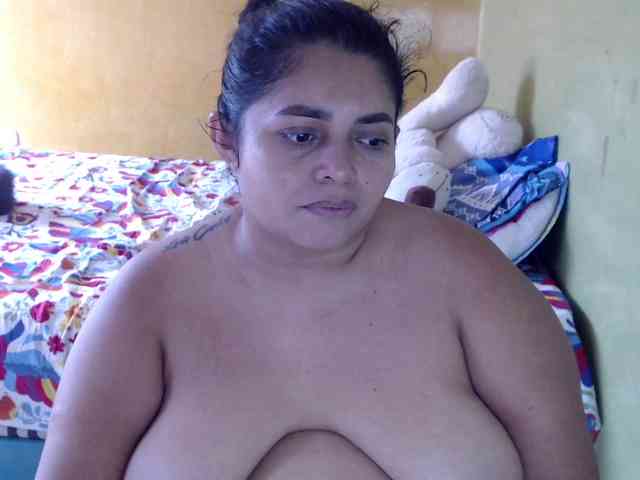 mia-naughty webcam