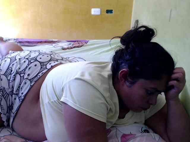 mia-naughty webcam