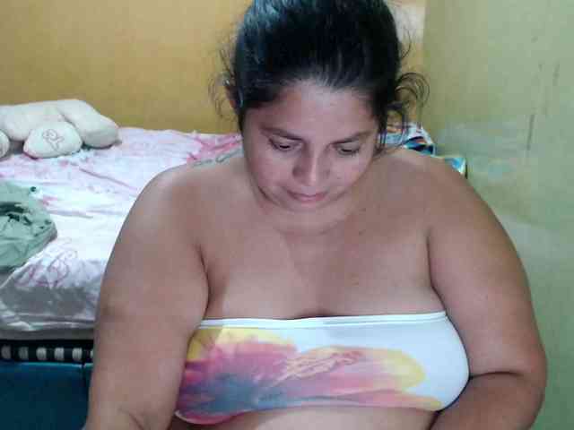 mia-naughty webcam