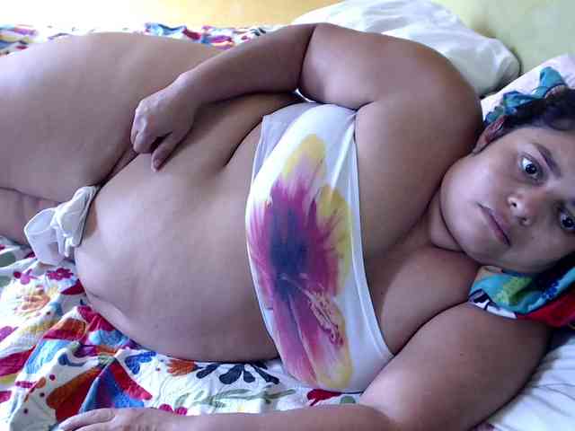 mia-naughty webcam