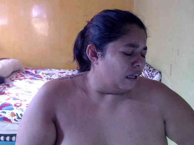 mia-naughty webcam