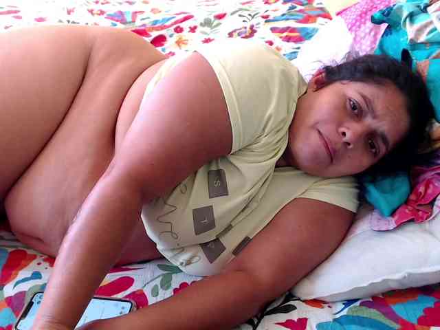 mia-naughty webcam