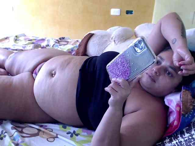 mia-naughty webcam