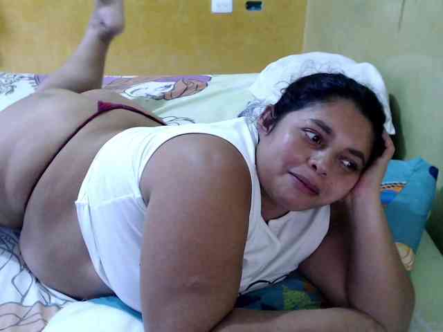 mia-naughty webcam
