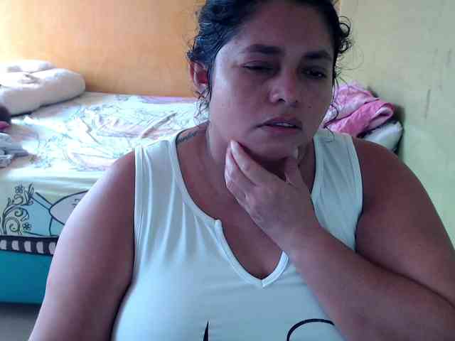 mia-naughty webcam