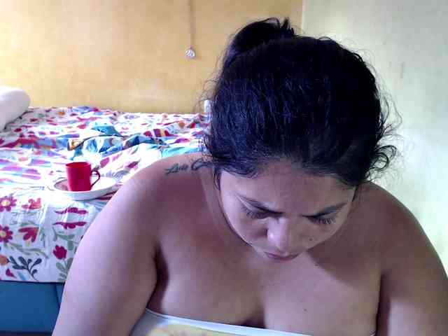 mia-naughty webcam