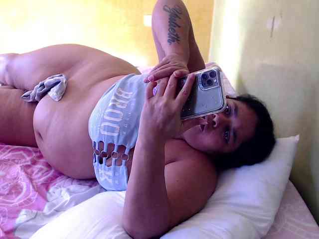 mia-naughty webcam