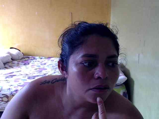 mia-naughty webcam