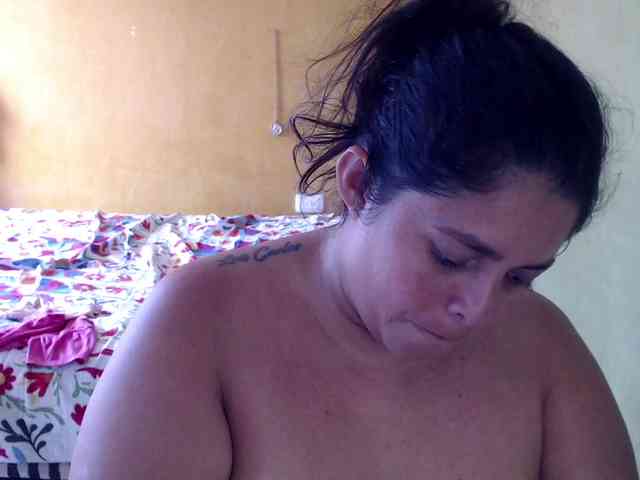 mia-naughty webcam