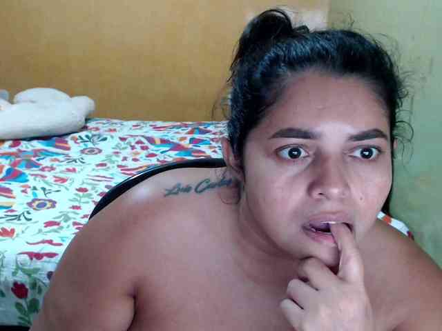 mia-naughty webcam