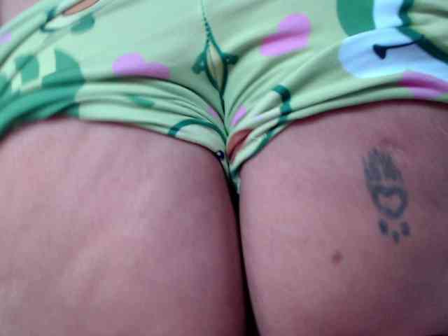 mia-naughty webcam