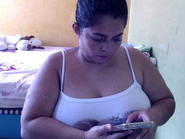 mia-naughty webcam