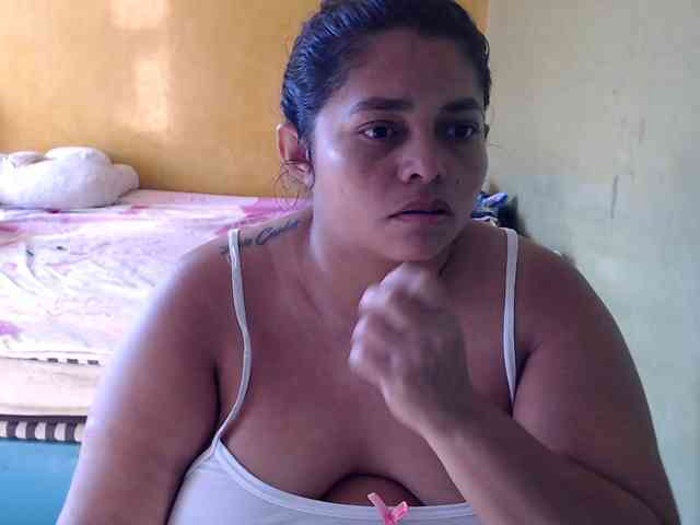 mia-naughty webcam