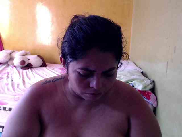 mia-naughty webcam