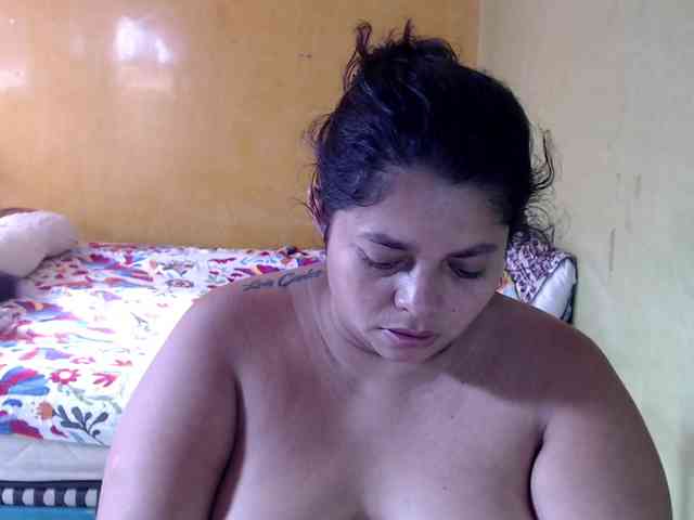 mia-naughty webcam