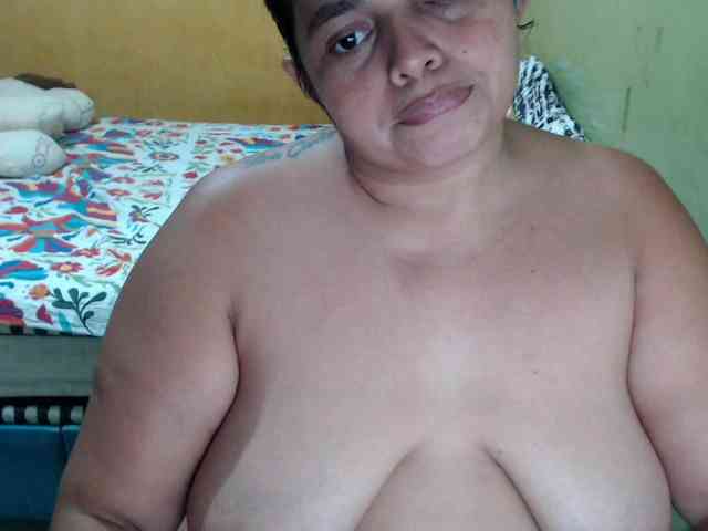mia-naughty webcam