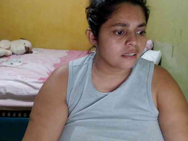 mia-naughty webcam