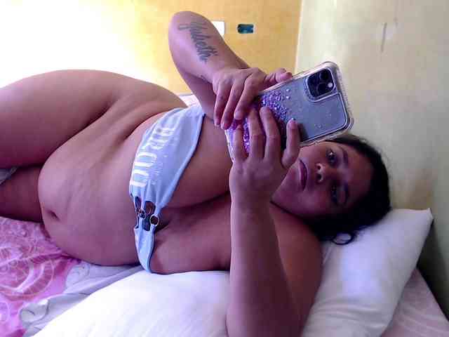 mia-naughty webcam