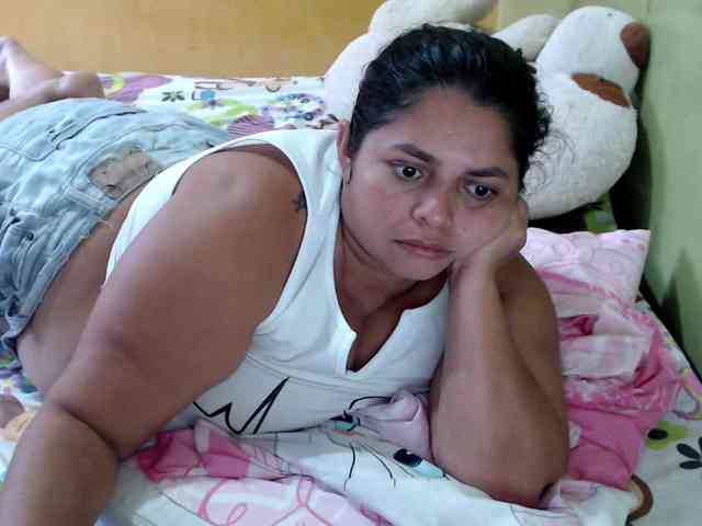 mia-naughty webcam