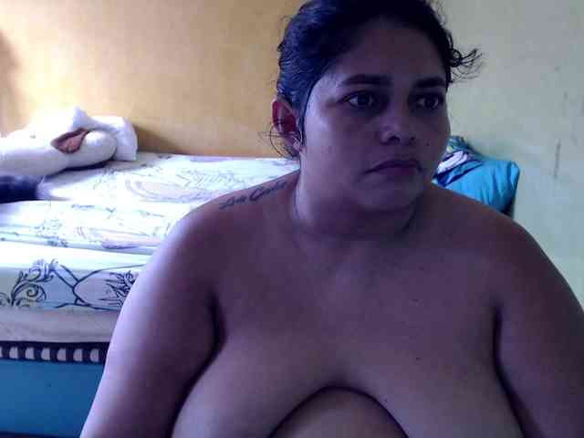 mia-naughty webcam