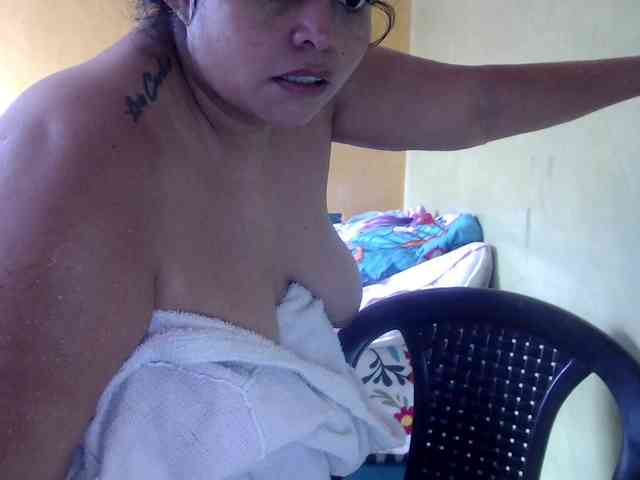 mia-naughty webcam