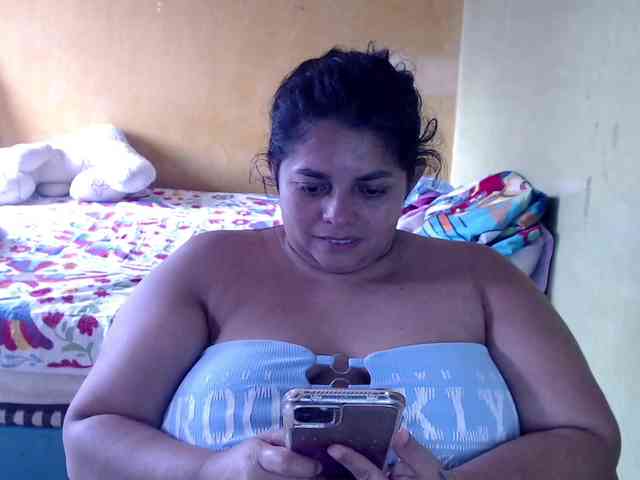 mia-naughty webcam