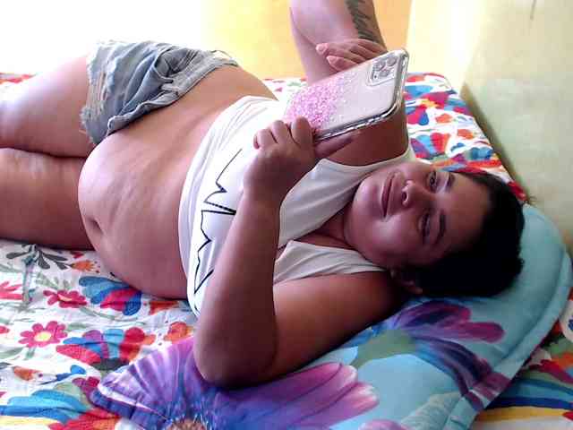 mia-naughty webcam