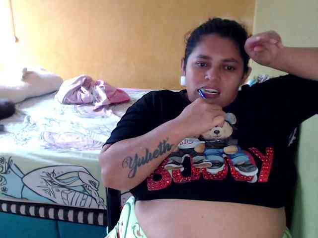 mia-naughty webcam