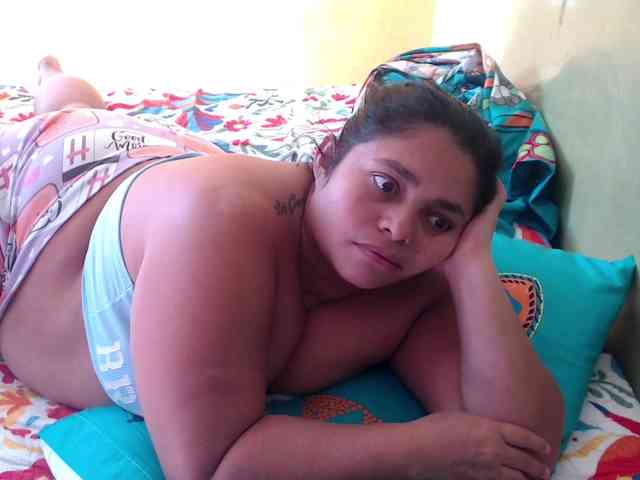 mia-naughty webcam