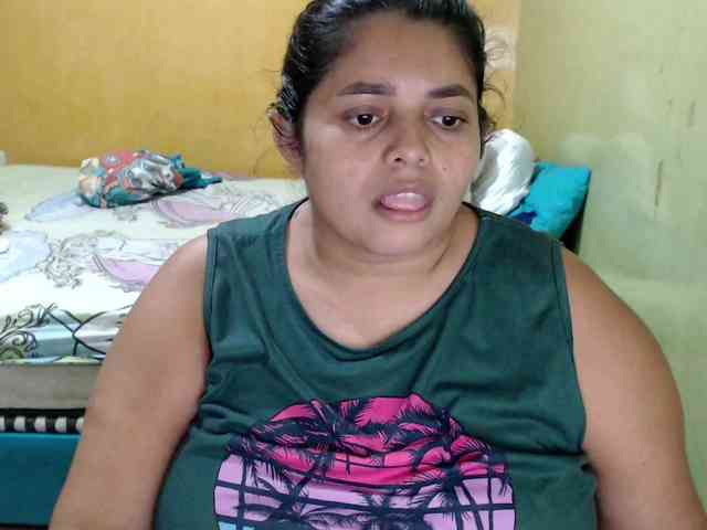 mia-naughty webcam