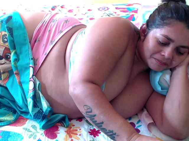 mia-naughty webcam