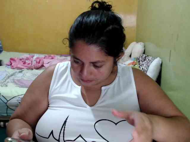mia-naughty webcam
