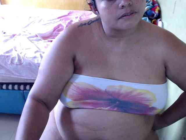 mia-naughty's live room