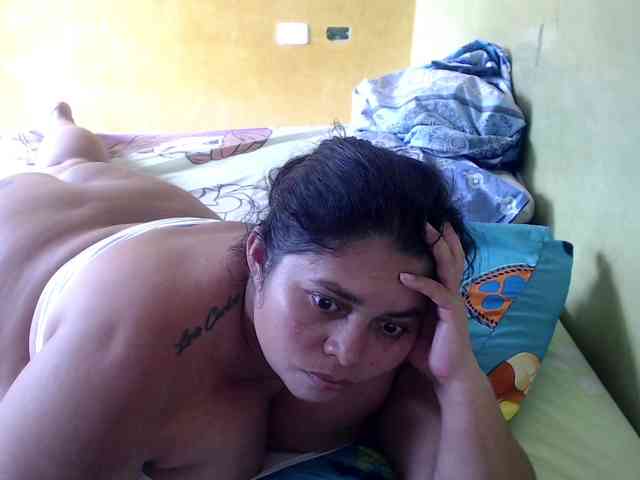 mia-naughty webcam