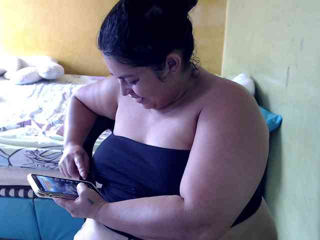mia-naughty webcam