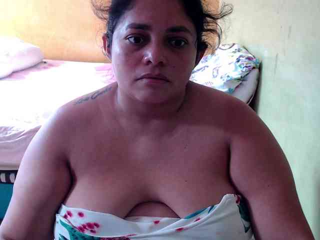 mia-naughty webcam