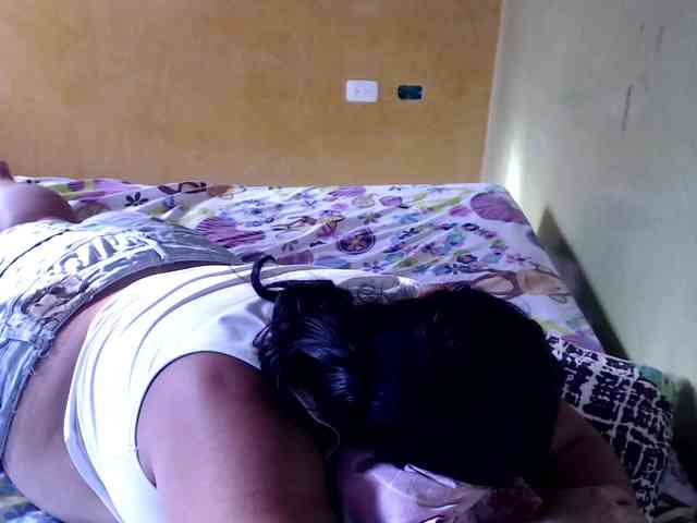 mia-naughty webcam