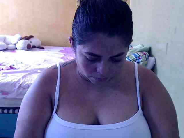 mia-naughty webcam