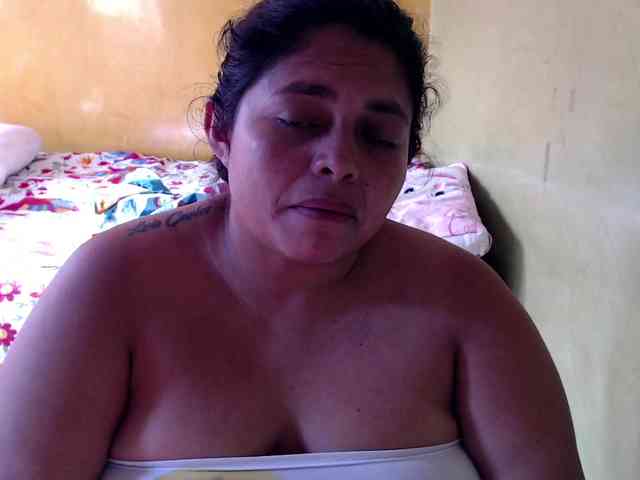 mia-naughty webcam