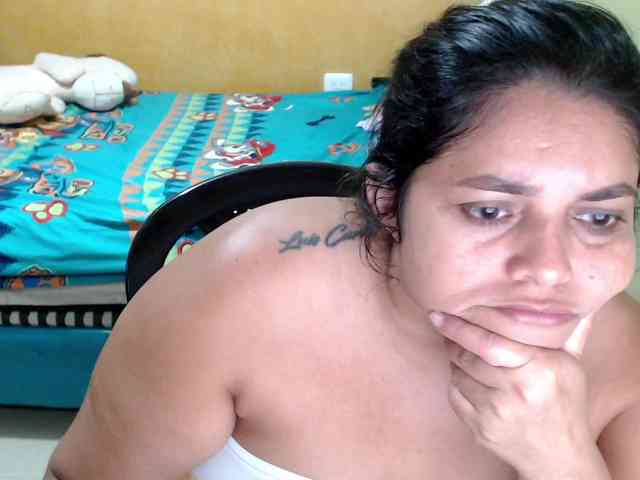 mia-naughty webcam