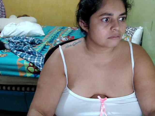 mia-naughty webcam