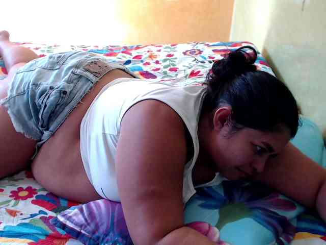 mia-naughty webcam