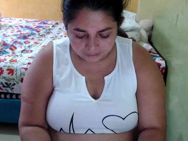 mia-naughty webcam