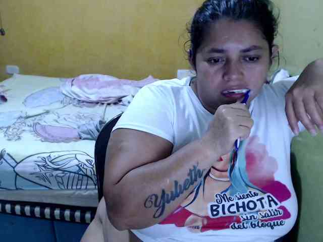 mia-naughty webcam