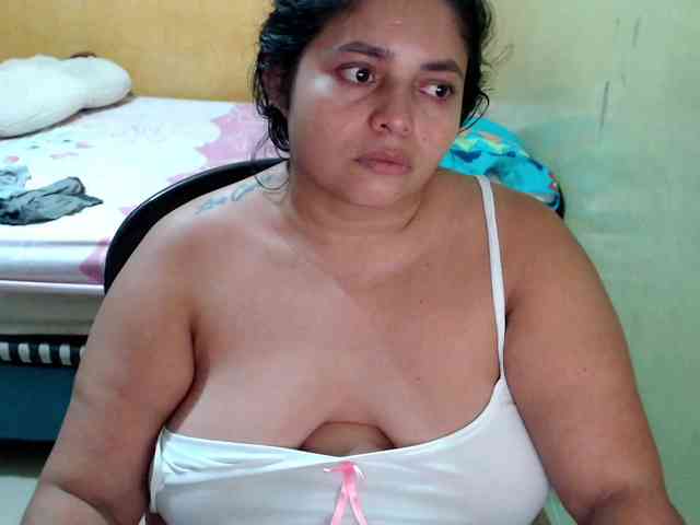 mia-naughty webcam