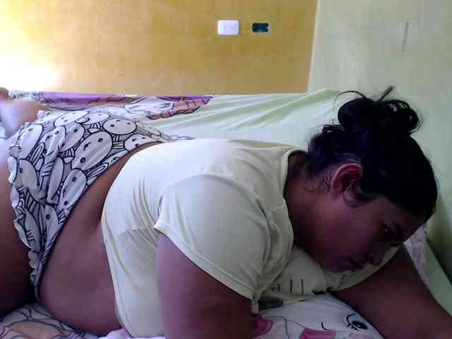 mia-naughty webcam
