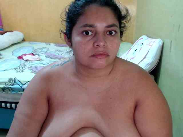 mia-naughty webcam