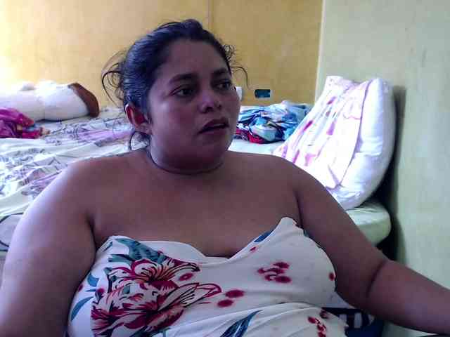 Acest model este live acum. mia-naughty