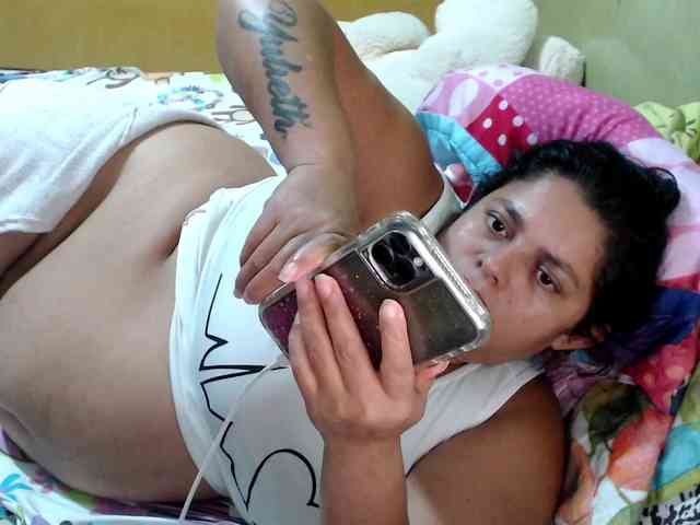 mia-naughty webcam