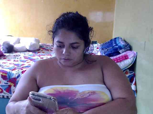 mia-naughty webcam
